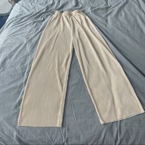 Beige pleaded pants
